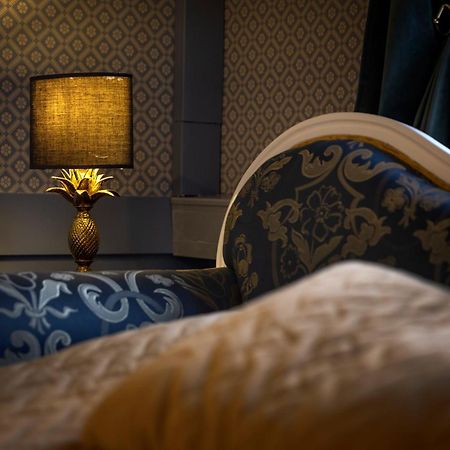 Jaernvaegshotellet B&B Skara Bagian luar foto