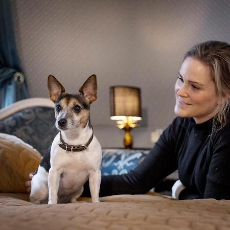 Jaernvaegshotellet B&B Skara Bagian luar foto
