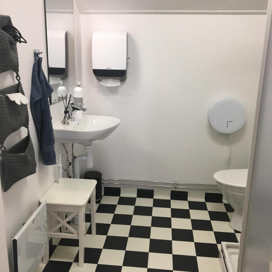 Jaernvaegshotellet B&B Skara Bagian luar foto