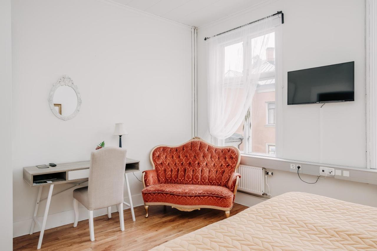 Jaernvaegshotellet B&B Skara Bagian luar foto