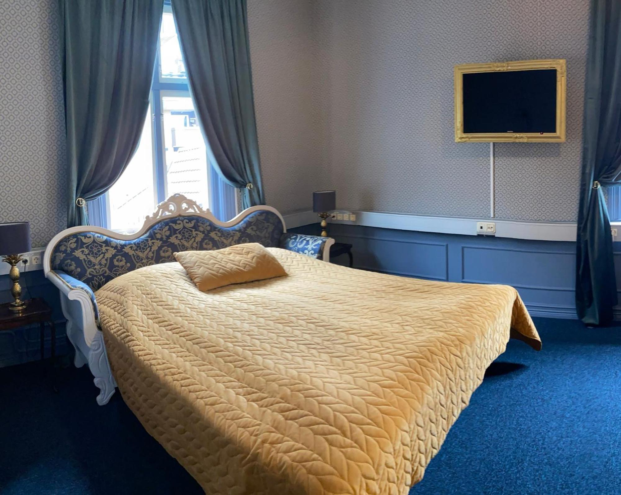 Jaernvaegshotellet B&B Skara Bagian luar foto