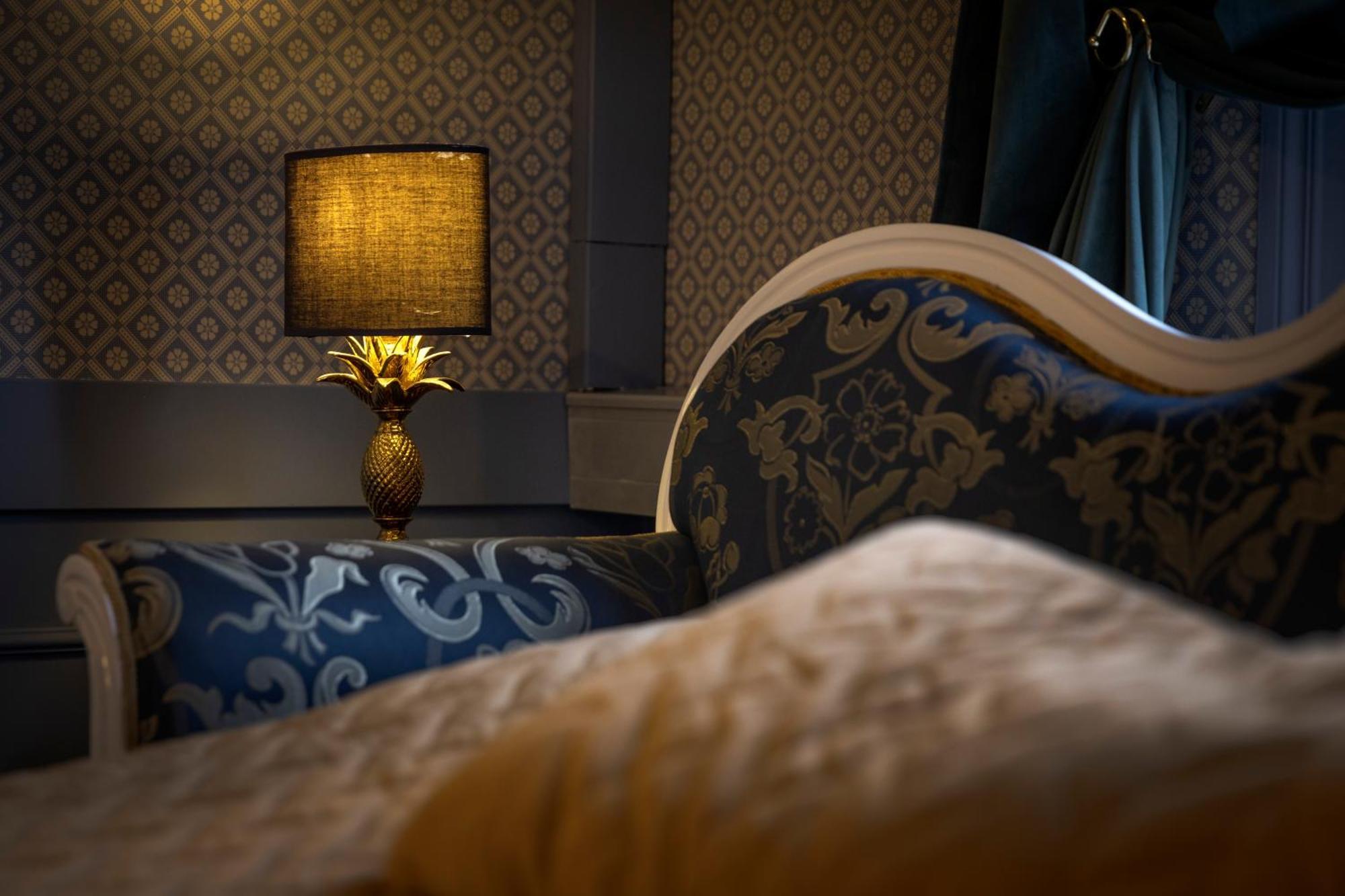 Jaernvaegshotellet B&B Skara Bagian luar foto