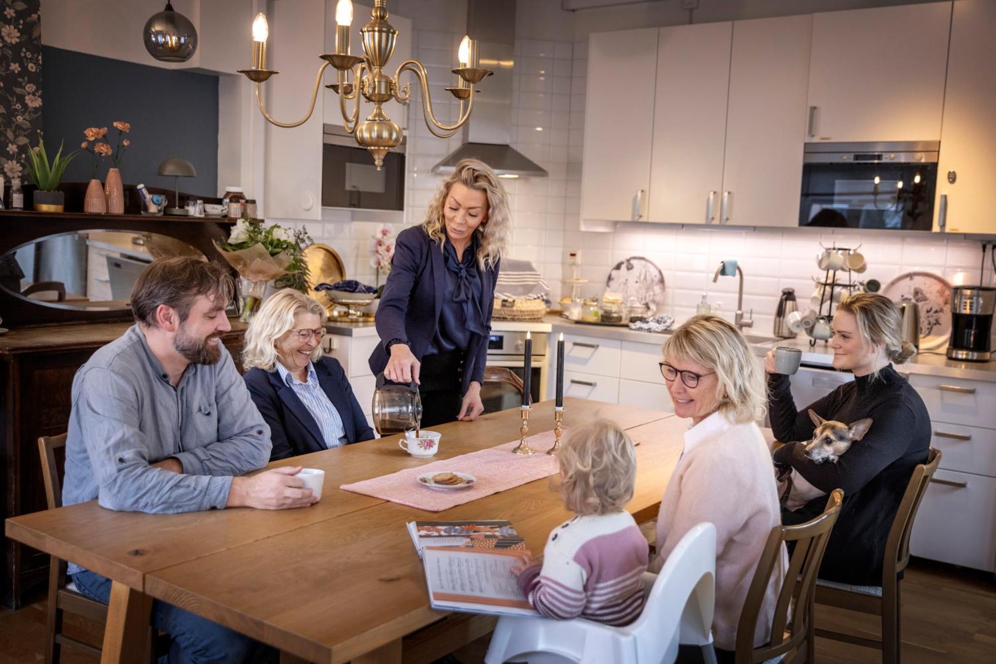 Jaernvaegshotellet B&B Skara Bagian luar foto
