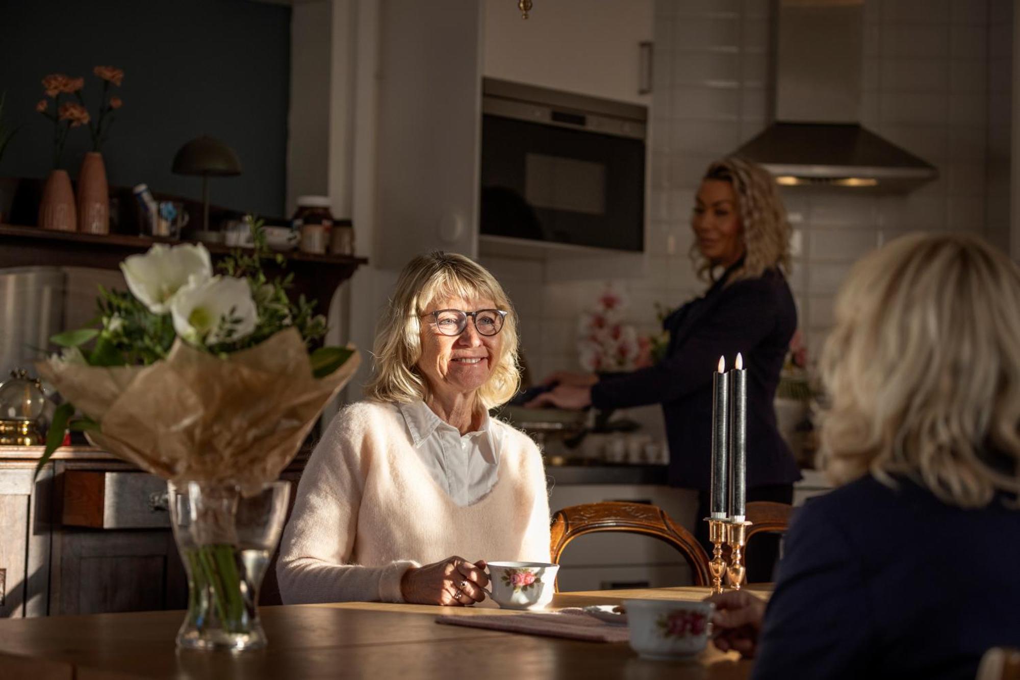 Jaernvaegshotellet B&B Skara Bagian luar foto